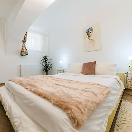 Sabin Apartments Private Parking Brasov Luaran gambar